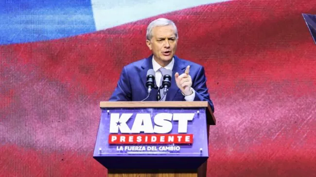 Kast mandará a «fiscalizar» a empresas que contraten inmigrantes irregulares en Chile