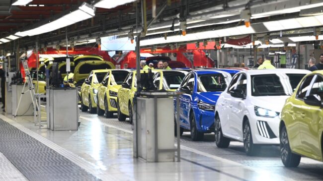 Stellantis anuncia un nuevo coche eléctrico accesible que fabricará en Italia desde 2028