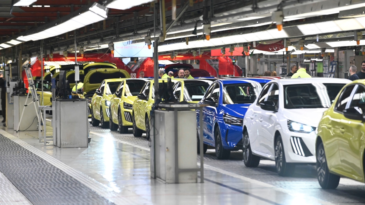 La UE rectifica: permitirá seguir produciendo coches de combustión a partir de 2035