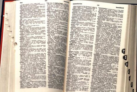 ¿Cómo se dice «a sí mismo» o «así mismo»?: usos y diferencias según la RAE