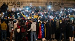 Un centenar de personas se manifiestan en Barcelona contra Maduro y a favor de Machado