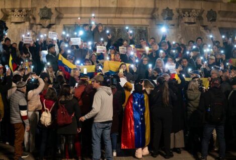 Un centenar de personas se manifiestan en Barcelona contra Maduro y a favor de Machado