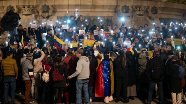 Un centenar de personas se manifiestan en Barcelona contra Maduro y a favor de Machado