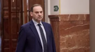 Ábalos renuncia a su escaño y el Gobierno ya no necesita el 'sí' de Junts para aprobar leyes