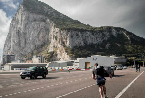 Gibraltar amenaza con sanciones tras detectar 16.000 vehículos sin ITV en vigor
