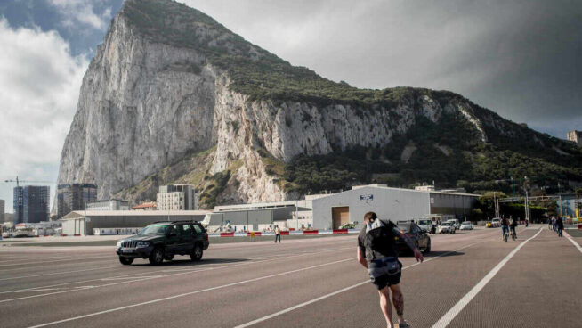 Gibraltar amenaza con sanciones tras detectar 16.000 vehículos sin ITV en vigor