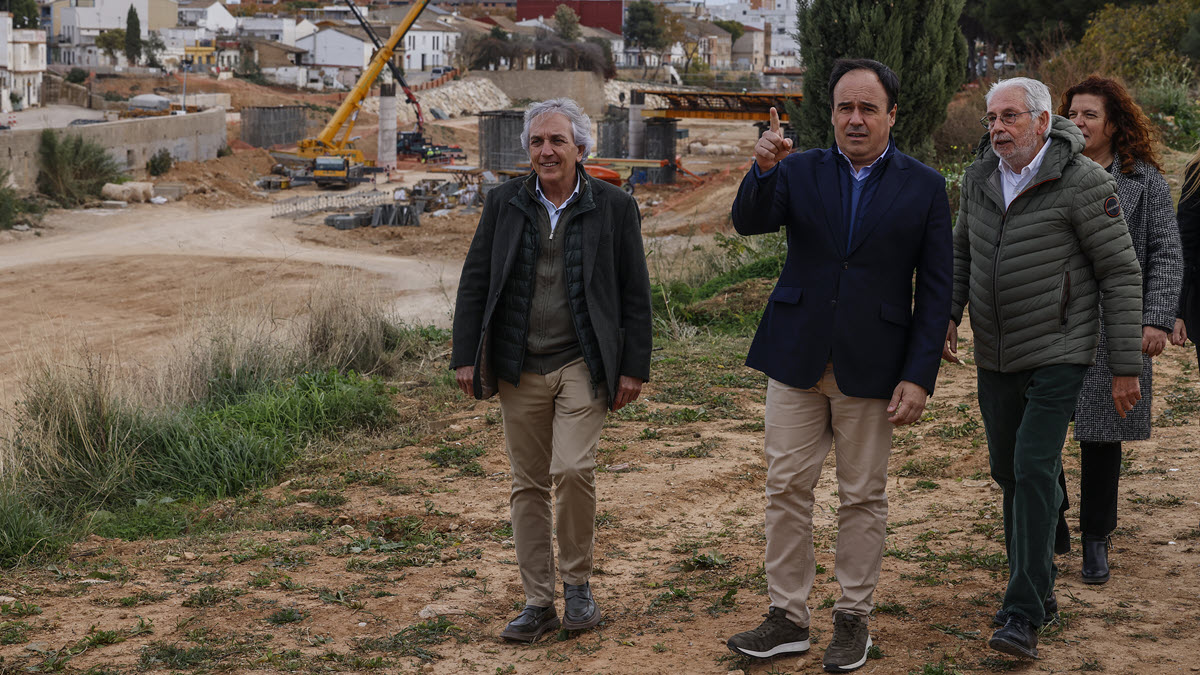Pérez Llorca activa su reconciliación por la dana con su visita a feudos del PSOE de la zona cero