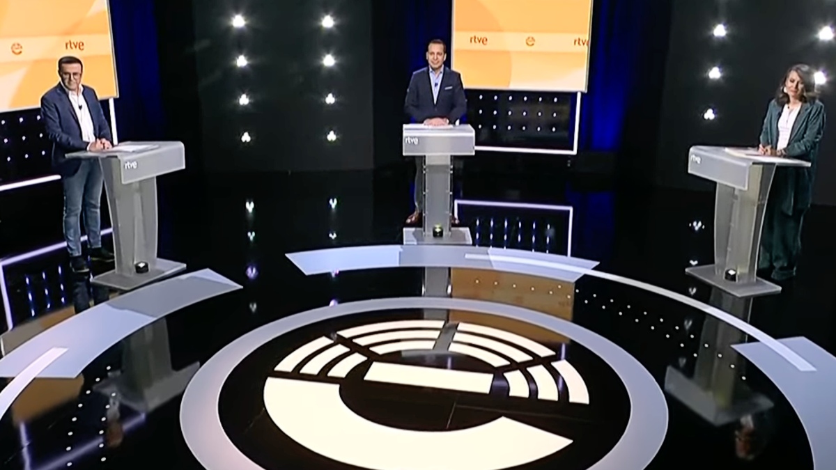 PSOE, Vox y Podemos cargan contra la ausente Guardiola en el debate electoral extremeño