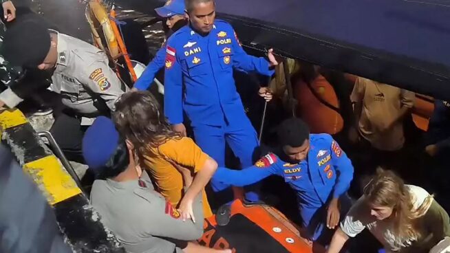 Una familia española desaparecida tras el naufragio de una embarcación en Indonesia