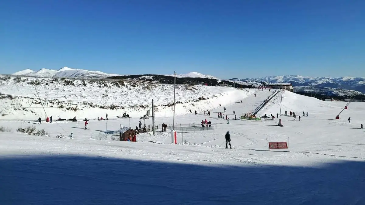 Acaba la semana de Navidad en las estaciones de la Diputación de León con 13.311 esquiadores