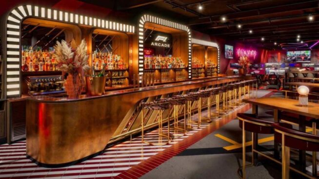 F1 Arcade abre su primer local en España: así es el bar de simuladores de Fórmula 1