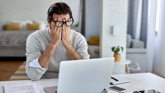 Tiene nombre y pasa factura: qué es la fatiga visual o astenopía y cómo afecta a tus ojos