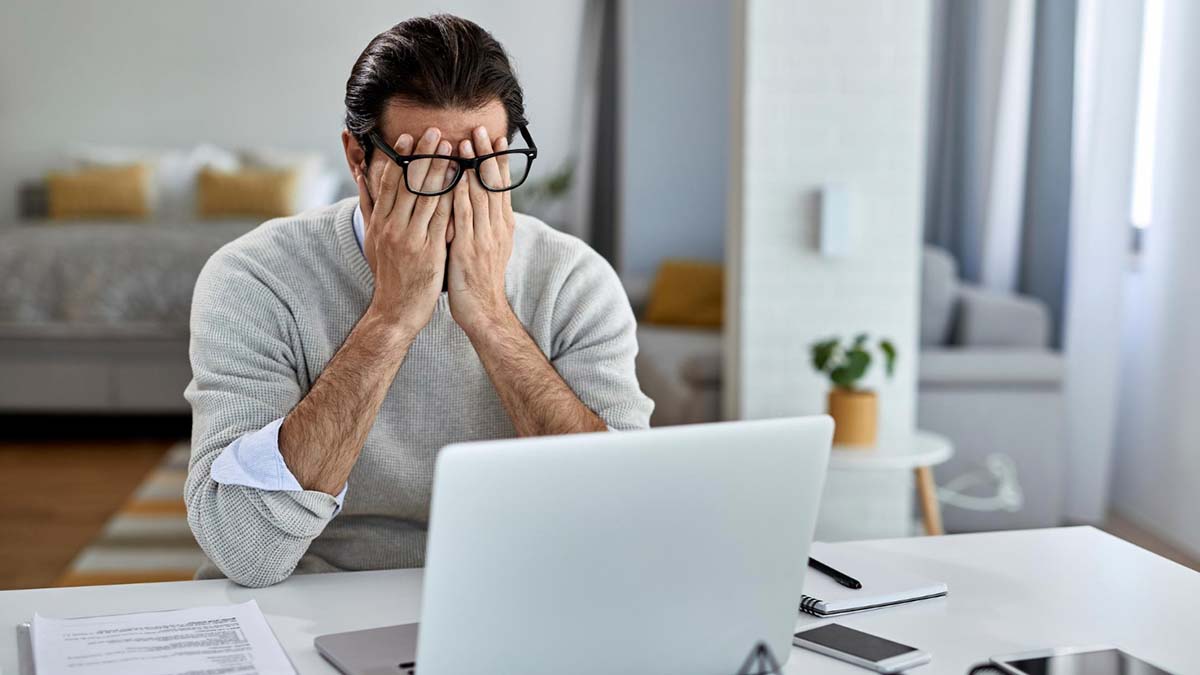 Tiene nombre y pasa factura: qué es la fatiga visual o astenopía y cómo afecta a tus ojos