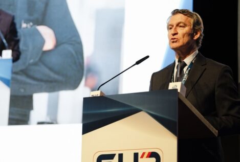 Feijóo acusa a Sánchez de «perder la dignidad» tras «implorar» a Junts y le exige elecciones