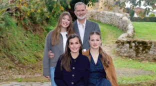 Los detalles de la felicitación navideña de los Reyes: de la elección de la tipografía al paisaje