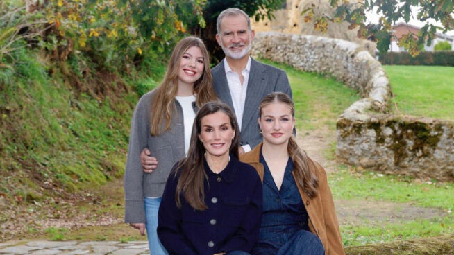 Los detalles de la felicitación navideña de los Reyes: de la elección de la tipografía al paisaje