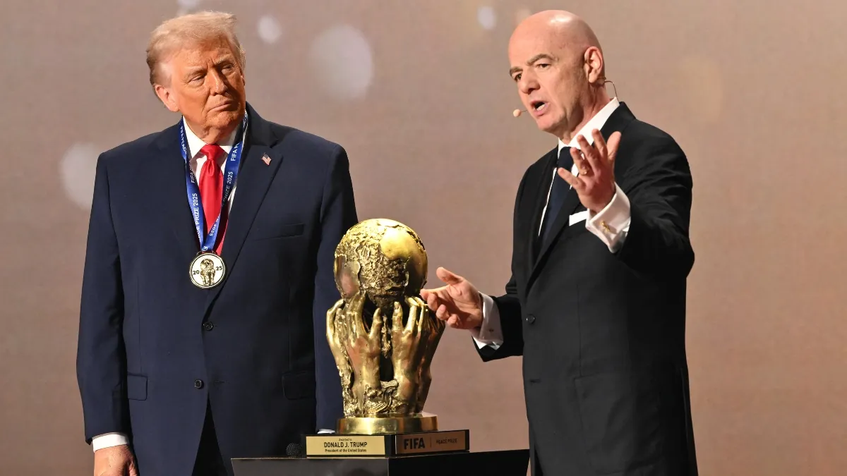 La FIFA condecora a Donald Trump con el premio de la Paz tras su fiasco con el Nobel