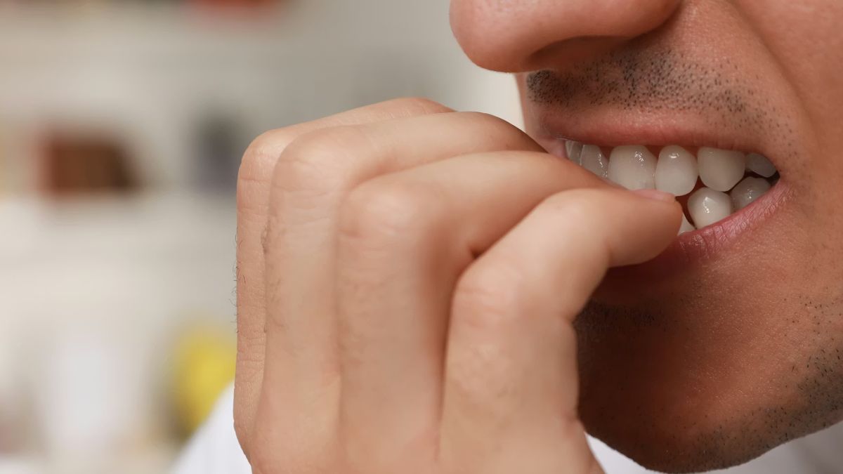 Cuando la mente avisa del peligro: morderse las uñas, procrastinar y cómo nos autosaboteamos