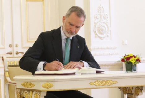 Leonor «establece límites» y Felipe VI transmite «contención» a través de sus firmas navideñas