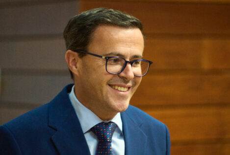 Gallardo, el político que se juega su futuro en Extremadura y trabajó en una fábrica de tomate