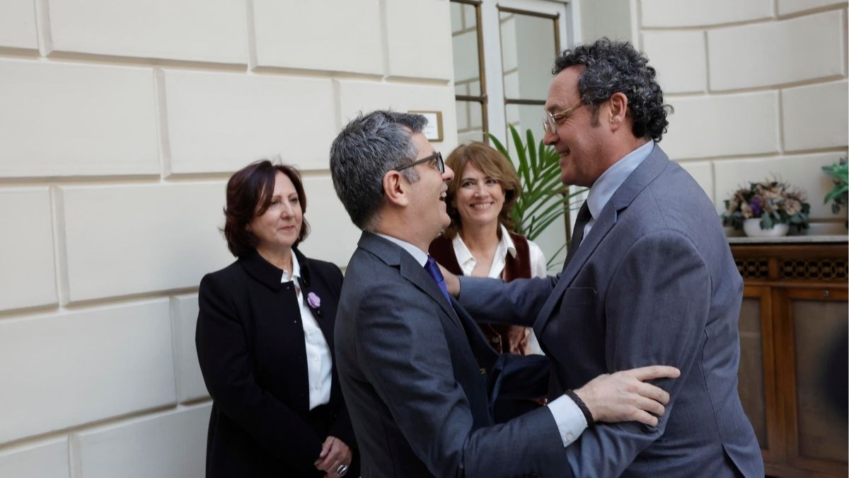 Ovación a García Ortiz en la toma de posesión de Peramato en la sede de la Fiscalía