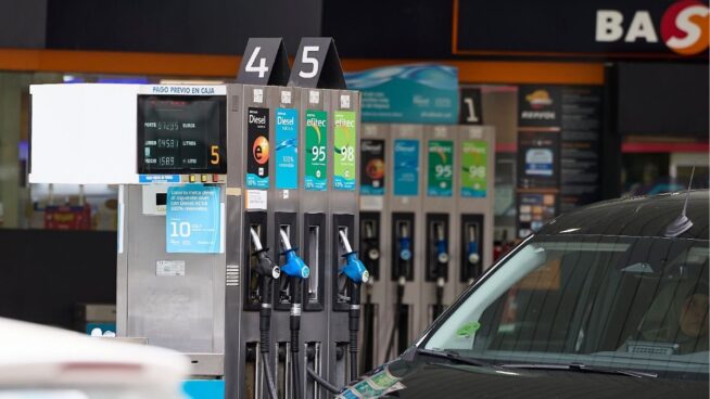 La gasolina cierra 2025 un 4% más barata, en un escenario de tensiones geoestratégicas