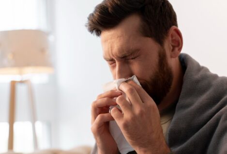Epidemia de gripe: una farmacéutica explica los errores que todos cometemos para curarnos