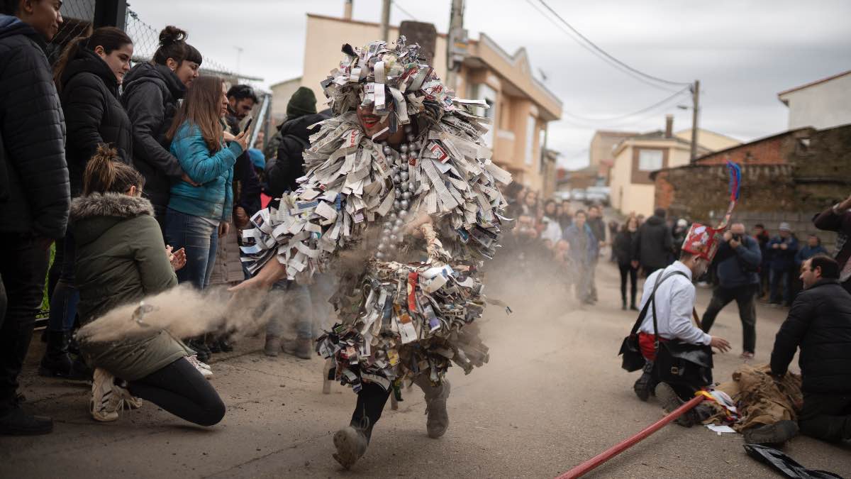 Riofrío de Aliste (Zamora) prepara este 1 de enero ‘Los Carochos’, su mascarada tradicional