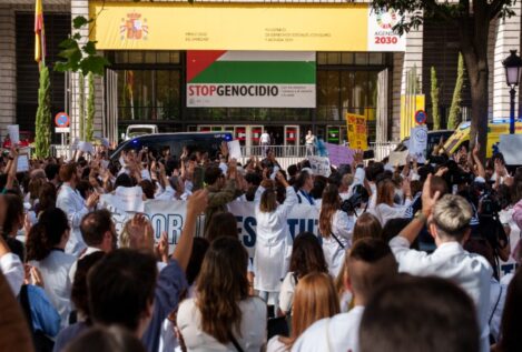 Los sindicatos convocan una huelga indefinida de todo el personal sanitario desde enero