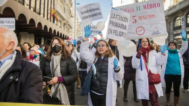 Los sindicatos acuerdan con Sanidad suspender la huelga indefinida sanitaria