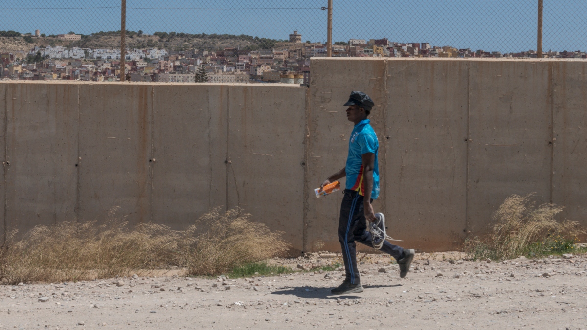 Vuela a Gran Canaria con su hijo, lo abandona e intenta regresar a Marruecos