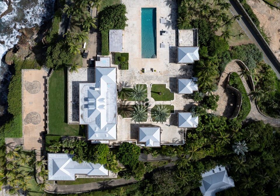 Las imágenes inéditas de la casa de una de las islas de Jeffrey Epstein