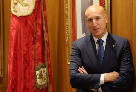 El alcalde de León pide a Sánchez un congreso extraordinario para corregir el «rumbo errático»