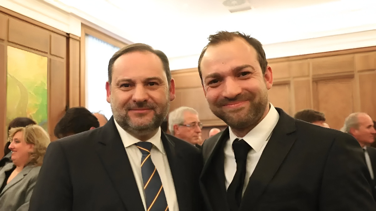 Víctor, el hijo de Ábalos que rompe su silencio: un «profesional de acción» que está casado