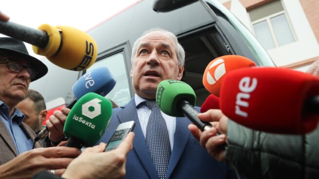 Decenas de socialistas gallegos firman el manifiesto contra la cúpula por el caso Tomé