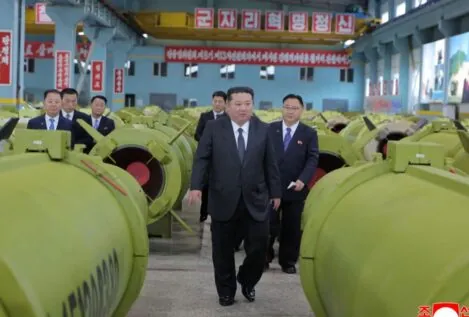 Kim Jong Un ordena aumentar la producción de misiles en Corea del Norte en 2026