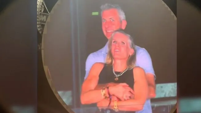 La nueva vida de Kristin Cabot, la mujer pillada en la 'kiss cam': «El precio que elegí pagar»