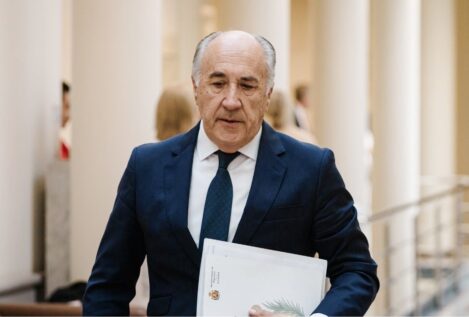 El alcalde de Algeciras deja su militancia en el PP para defenderse tras la denuncia del PSOE