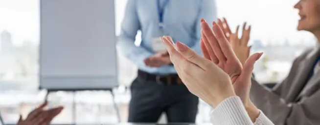 Las microactitudes que te convierten en líder mucho antes de tener el cargo