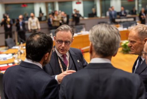 Los líderes de UE ayudarán a Ucrania con 90.000 millones pero sin usar los activos rusos