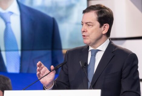 Mañueco traslada un mensaje de «tranquilidad» por la peste porcina: «Estamos vigilantes»