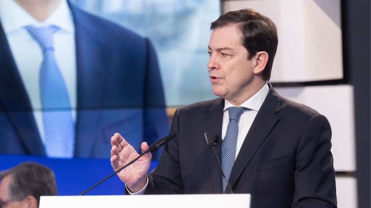 Mañueco traslada un mensaje de «tranquilidad» por la peste porcina: «Estamos vigilantes»