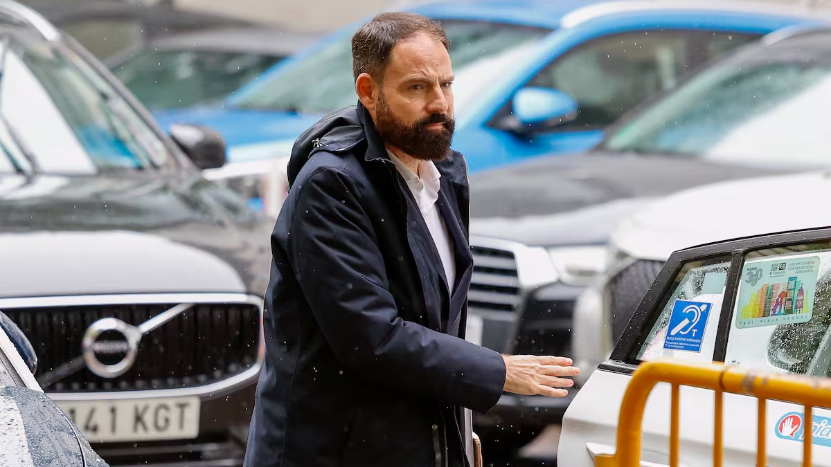 Manos Limpias denuncia a los gerentes del PSOE por financiación ilegal y blanqueo