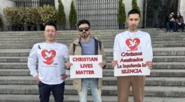 Tres 'influencers' marchan en caravana hacia el Vaticano para denunciar el genocidio cristiano