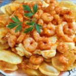 Patatas fritas con gambas