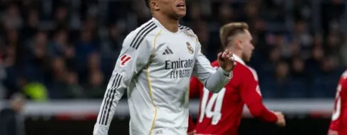 Mbappé se pierde la Supercopa por una lesión en la rodilla izquierda