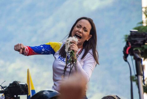 Machado responsabiliza a Maduro del despliegue militar de EEUU en el Caribe