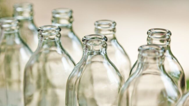 Este es el método de mi madre para secar las botellas de agua en un santiamén