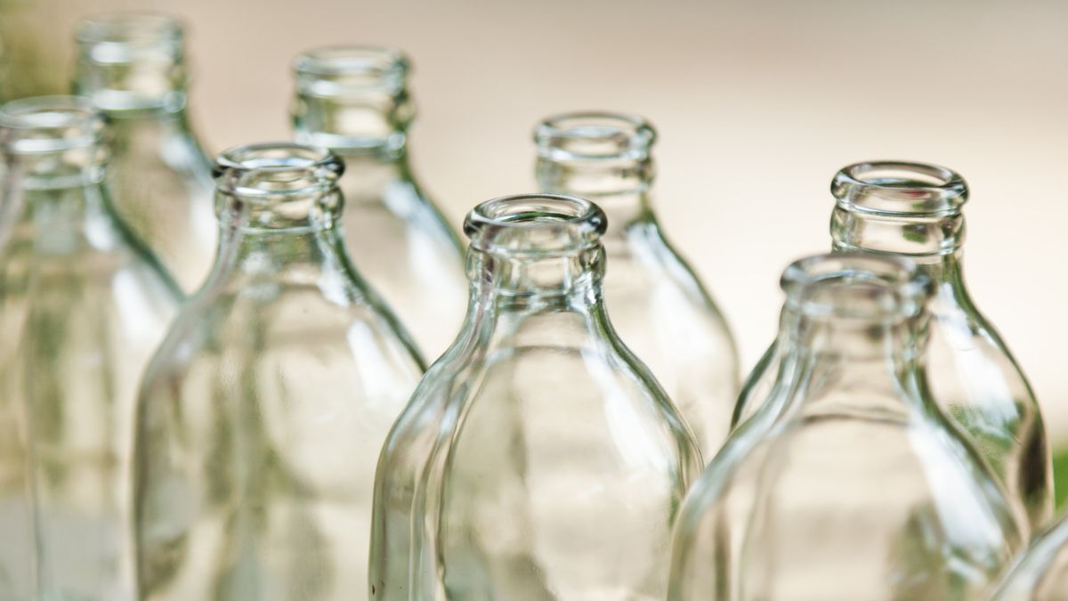 Este es el método de mi madre para secar las botellas de agua en un santiamén