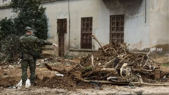 Defensa pide que Feijóo y Mazón se disculpen por mentir sobre el despliegue en la dana